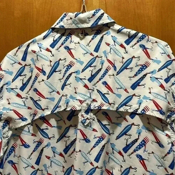 Reel legends, fishing shirt, size large - Picture 6 of 7